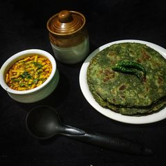 A picture of Bathua Paratha.