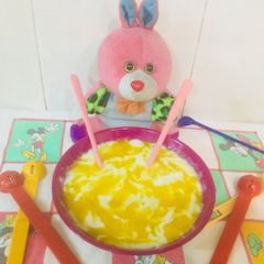 A picture of Porridge with mangoes purée.