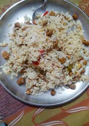 A picture of Soyabean pulao.