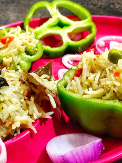 કોકોનટ મિલ્ક વેજ પુલાવ(Coconut milk veg pulao recipe in Gujarati) રેસીપી મુખ્ય ફોટો