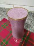 Coconut milkshake de uva y frutilla 🍇🍓 :)