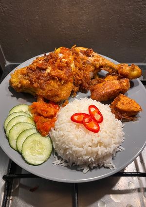 A picture of Ayam penyet (Indonesian Fried Chicken).