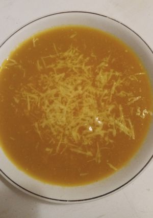 Una foto de Sopa crema de zapallo y zanahoria✨