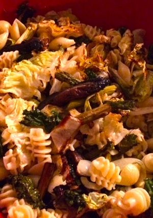 Una foto de Ensalada de pasta con vegetales asados