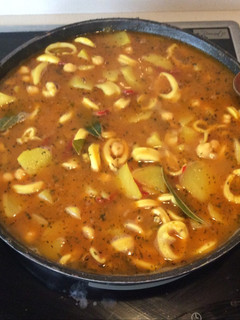 Una foto de Calamares con garbanzos a la marinera
