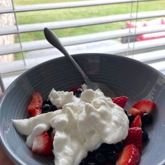 A picture of Yogurt y tapioca.