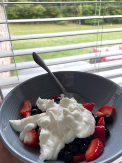 A picture of Yogurt y tapioca.