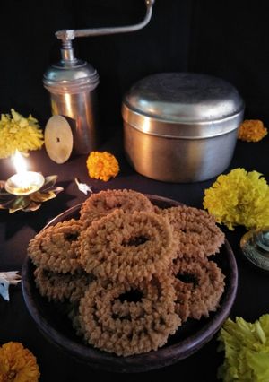 A picture of Jowar Chakli.