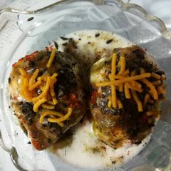 A picture of Dahi bade.