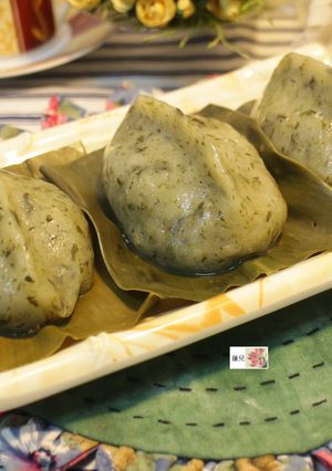 A picture of Mugwort Rice Cakes (Hakka Pig Basket Cake).