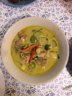 รูปของ แกงเขียวหวานไก่ เคล็ดลับการแกงแบบโบราณ กะทิแตกมันสวย มะเขือไม่ดำ Green curry