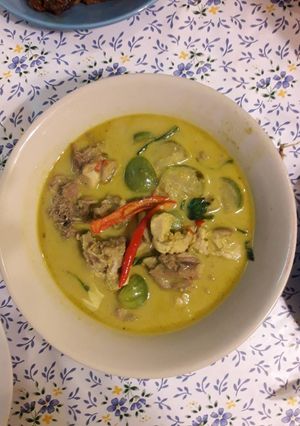 รูปของ แกงเขียวหวานไก่ เคล็ดลับการแกงแบบโบราณ กะทิแตกมันสวย มะเขือไม่ดำ Green curry