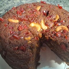 A picture of Christmas cake 🎄 🌲 Beetroot apple mawacake.