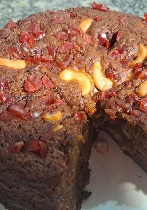 A picture of Christmas cake 🎄 🌲 Beetroot apple mawacake.
