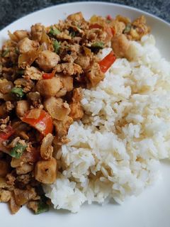 รูปของ ผัดลูกชิ้นปลาใส่ไข่ (Stir Fried Fish Ball with Egg)​
