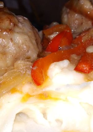 Una foto de Albóndigas con puré