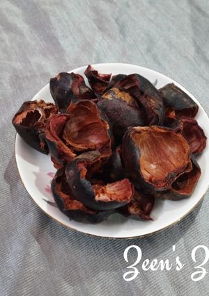 A picture of Sun Dried Mangosteen or Kokum Rinds.