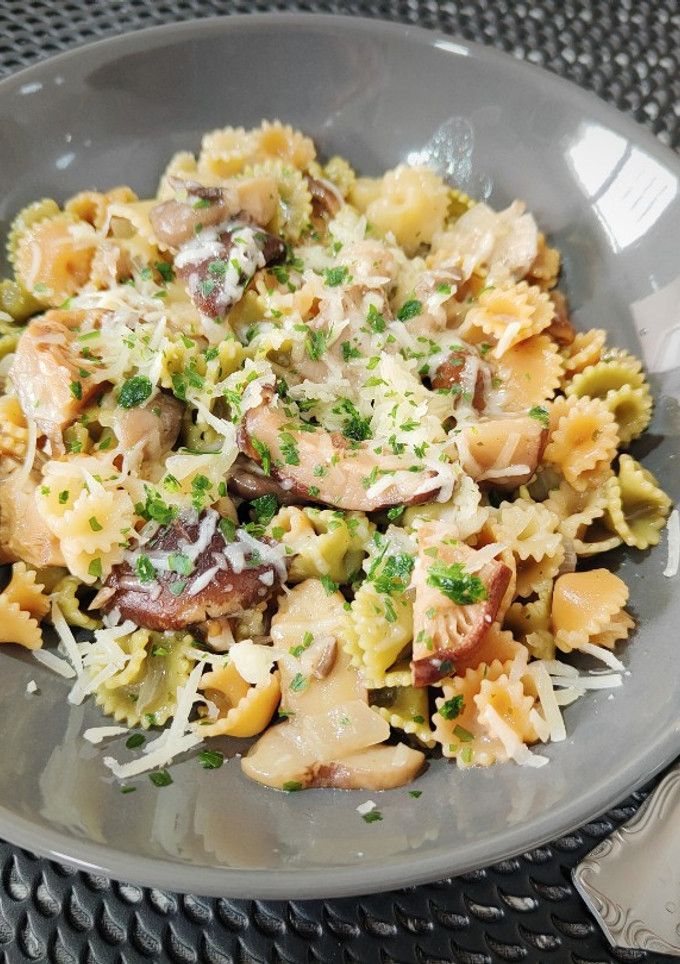 Una foto de Pasta melosa con setas