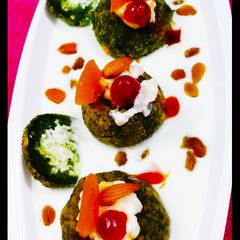 A picture of Spinach paneer balls in Yoghurt.