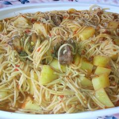 A picture of Spaghetti & Irish potatoes jollof.