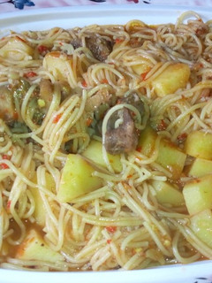 A picture of Spaghetti & Irish potatoes jollof.