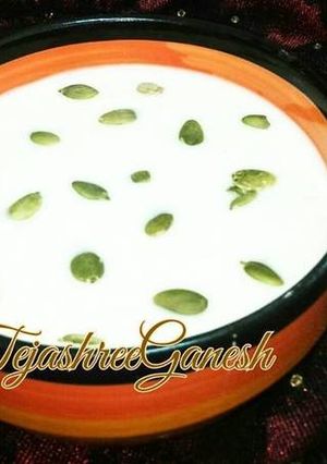 तांदळाची झटपट् खिर (tandulachi kheer recipe in marathi) रेसिपी चे मुख्य फोटो 