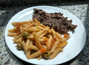 Una foto de Pasta integral con solomo