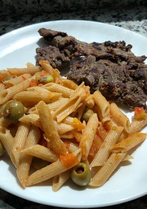 Una foto de Pasta integral con solomo