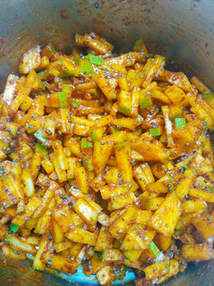 மாங்காய் ஊறுகாய் (Maankaai oorukaai recipe in tamil) செய்முறை முக்கிய புகைப்படம்