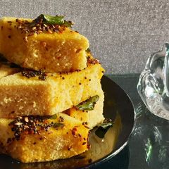 A picture of Khaman Dhokla.