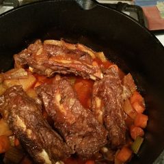 A picture of Dutch Oven Beef Ribs.