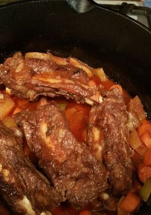 A picture of Dutch Oven Beef Ribs.