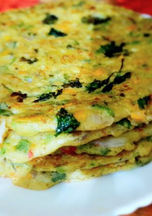 A picture of Moong & Chana dal cheela.