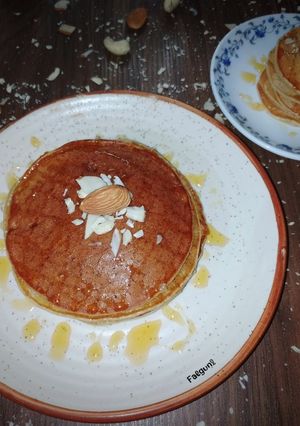 બનાના ડ્રાય ફ્રૂટ પેનકેક (Banana dry fruit pancake Recipe In Gujarati) રેસીપી મુખ્ય ફોટો