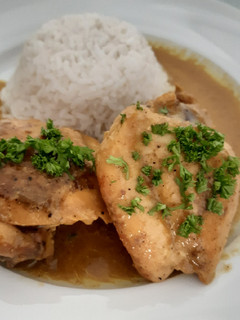 Una foto de Pollo al curry y leche de coco #menosde15