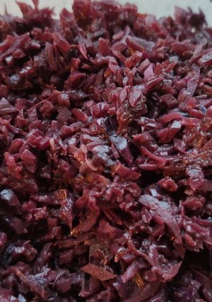 Aszalt szilvás, almás párolt lilakáposzta recept fotója