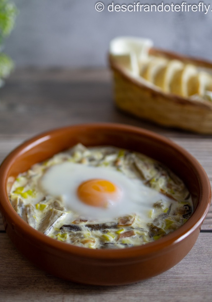 Una foto de Huevos al plato con setas