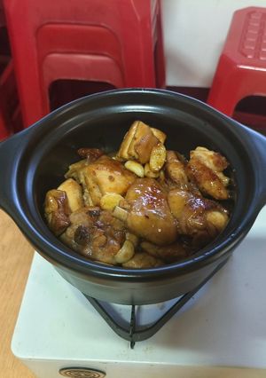 A picture of Three Cup Chicken.
