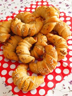 Kati burgonyás, káposztás kiflije recept fotója