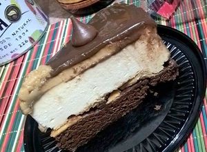 Una foto de Brownie cheesecake moka