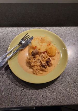 Szegediner Gulasch mit Bratklössen Rezepthauptbild