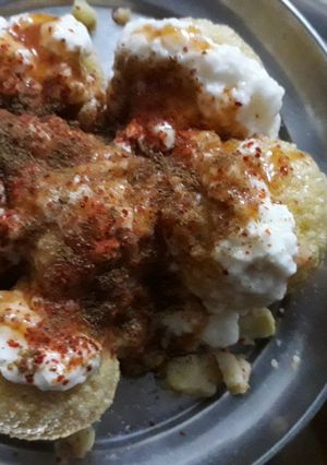 A picture of Dahi puri.
