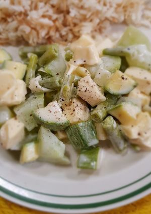 Una foto de Verduras con queso y crema
