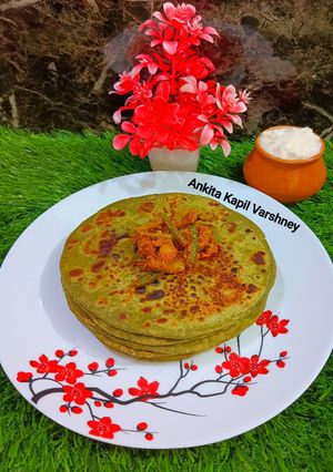 A picture of Bathua Paratha.