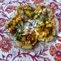 A picture of Aloo tikki chaat.