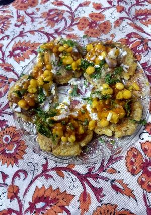 A picture of Aloo tikki chaat.