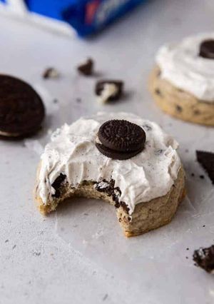 A picture of CRUMBL Cookies & Cream Milkshake Cookies.
