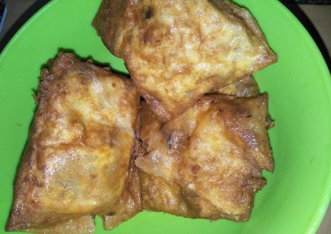 Martabak telur isi sayur dan bakso