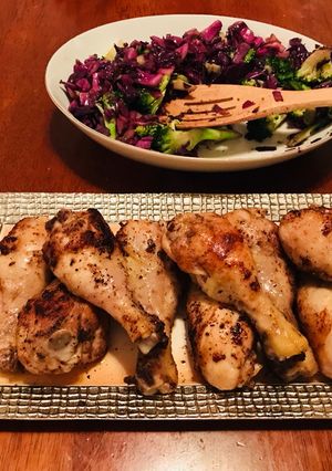 A picture of Cast Iron Skillet Drumsticks.