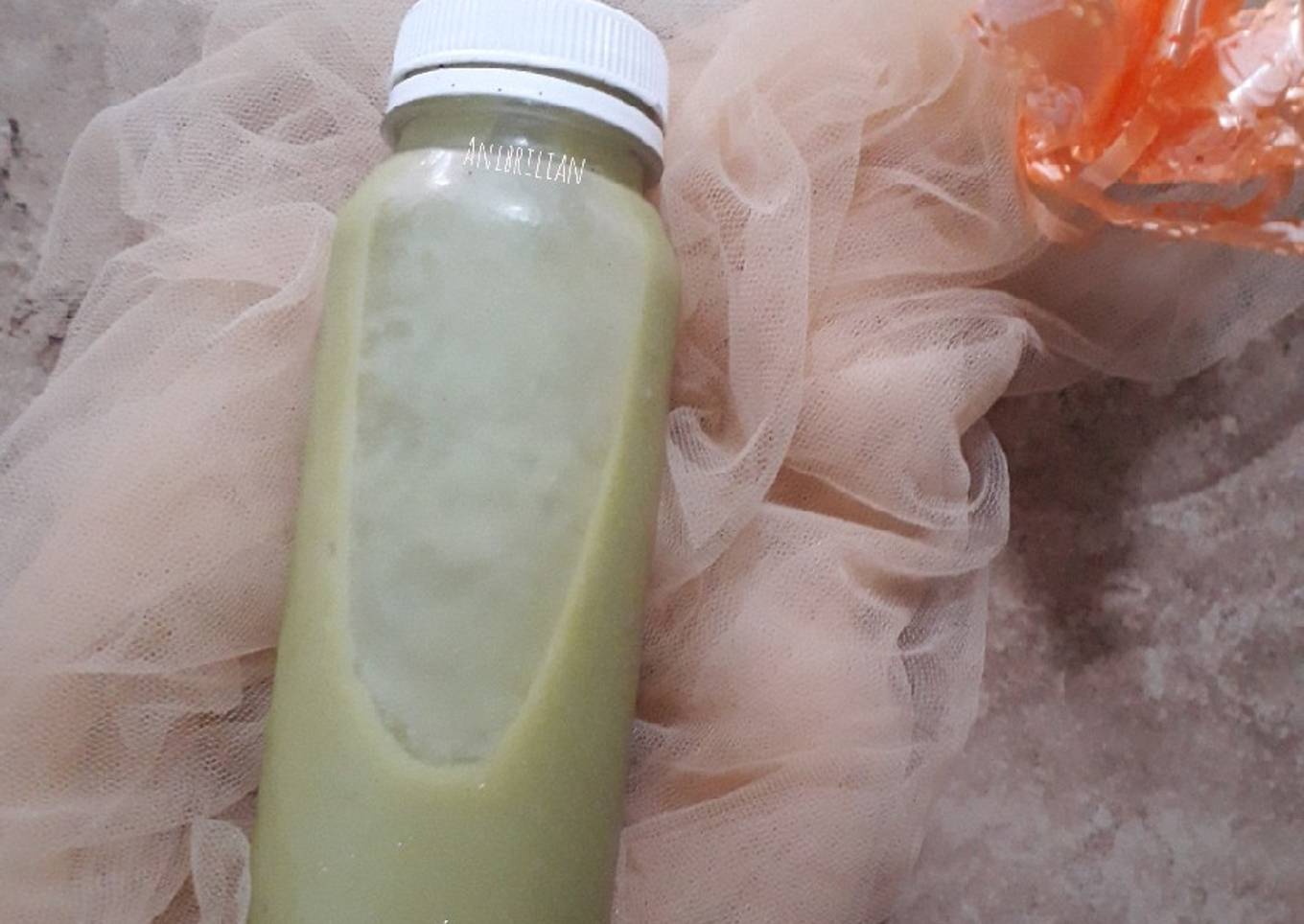 Jus diet (kiwi.alpukat.pisang)